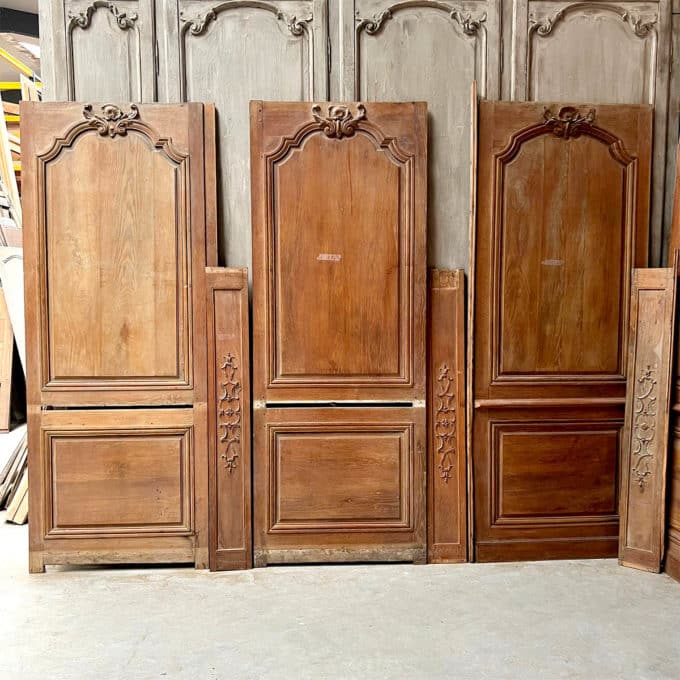 Boiserie en chêne de style Louis XV, 12m linéaire