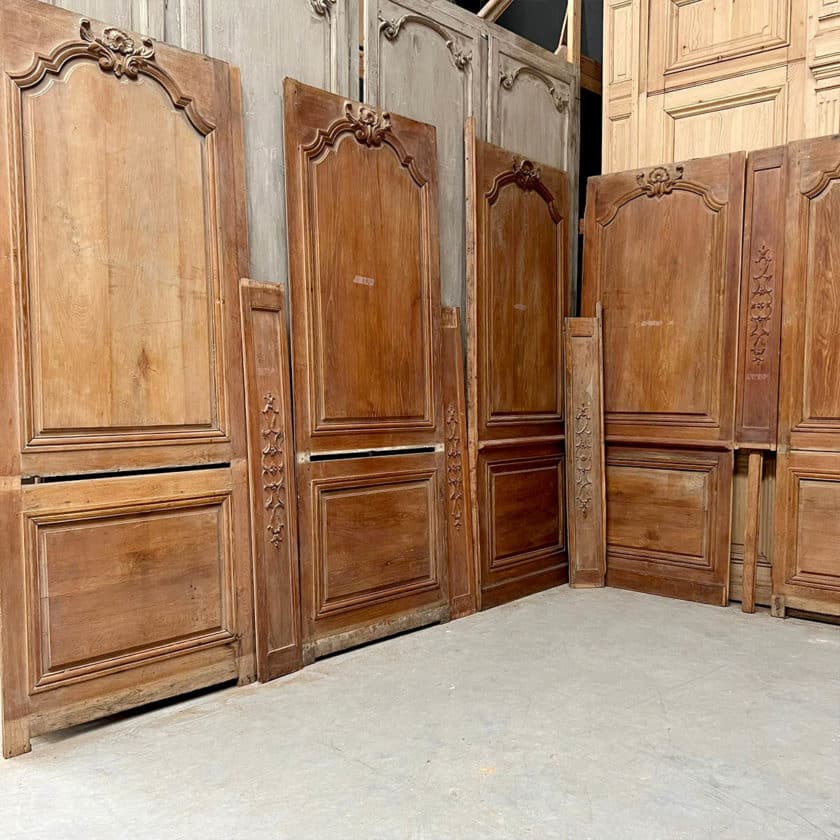 Boiserie en chêne de style Louis XV, 12m linéaire