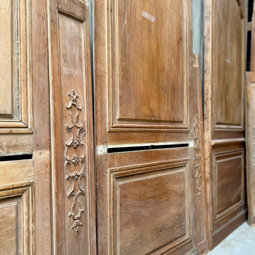 Boiserie en chêne de style Louis XV, 12m linéaire