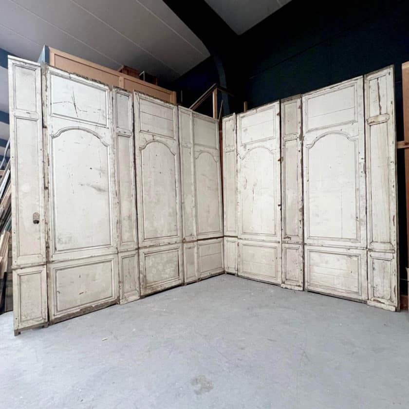 Boiserie en chêne de style Louis XV, 8m linéaire