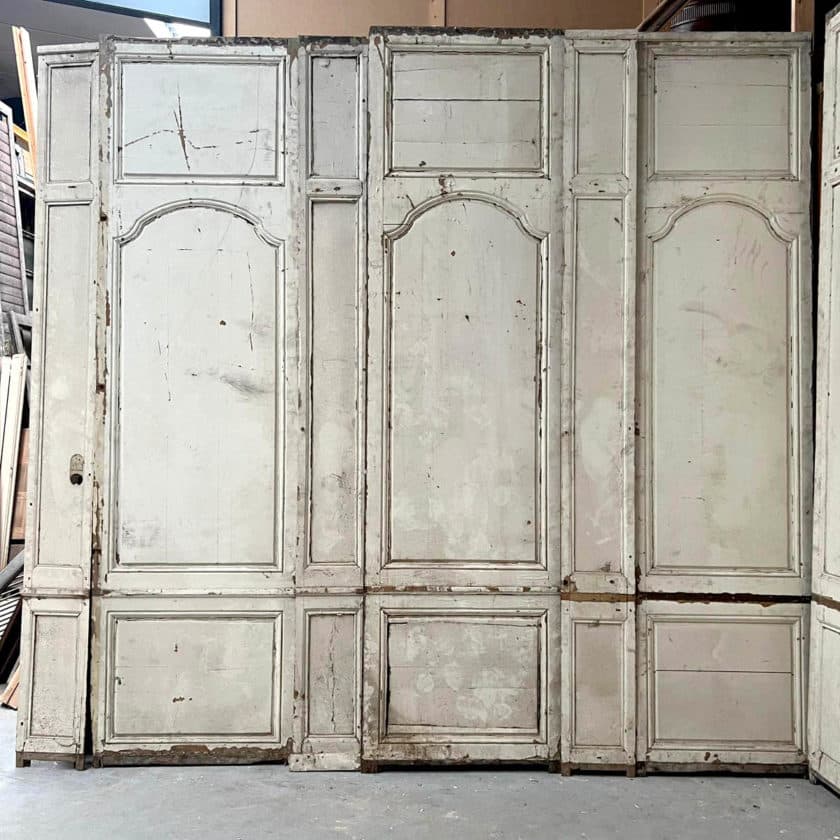 Boiserie en chêne de style Louis XV, 8m linéaire