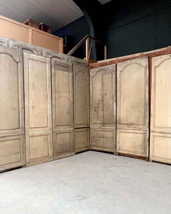 Boiserie en chêne de style Louis XV, 6m linéaire