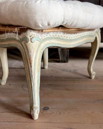 Chaise en bois mouluré vert laqué