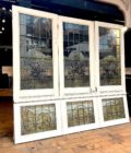 Triptyque et imposte à vitraux au motif de vigne