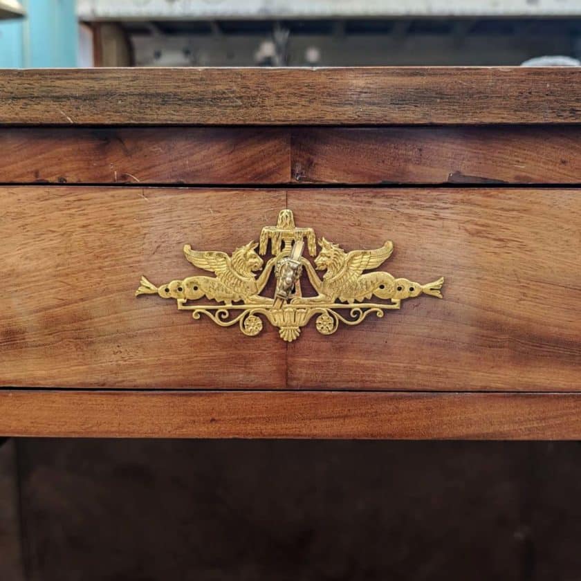 Petit bureau de style empire en acajou middle