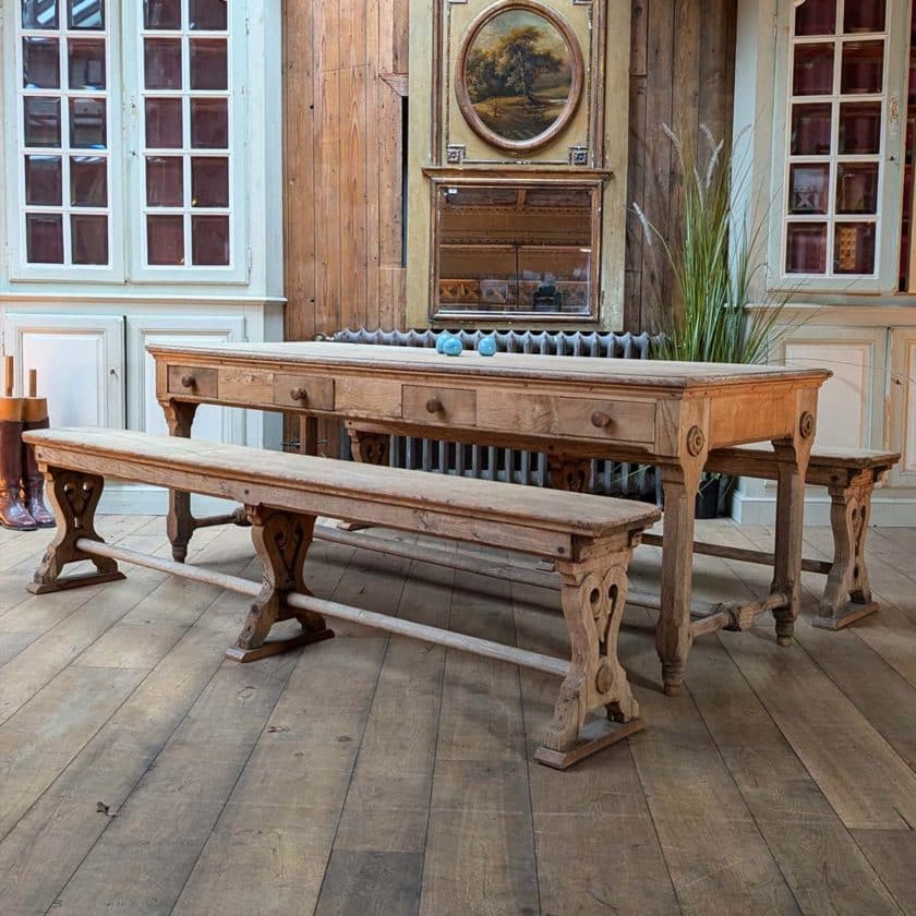 Table de couvent avec sa paire de banc