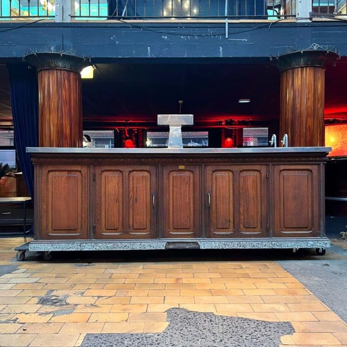 Comptoir de bar en chêne avec plateau en inox front 1