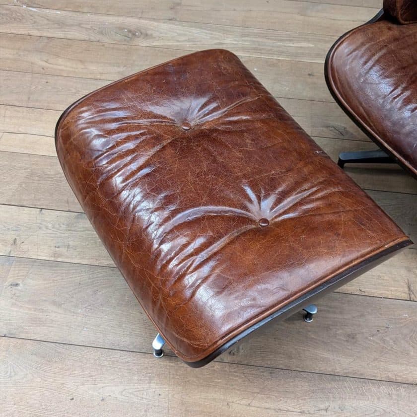 Fauteuil et Ottoman dans le style de Charles Eames details