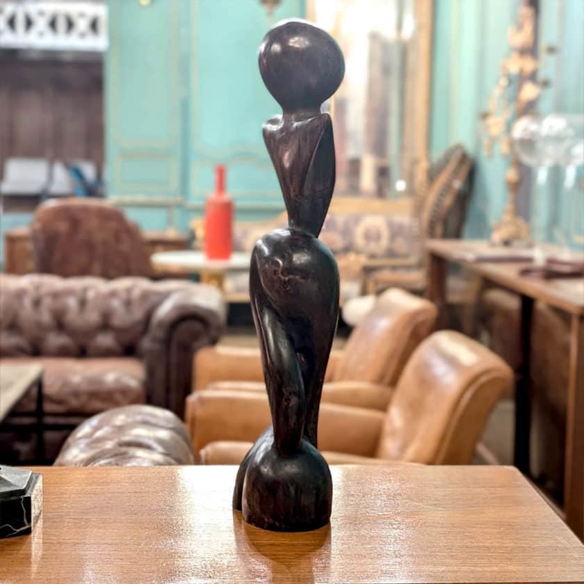 Statue en bois