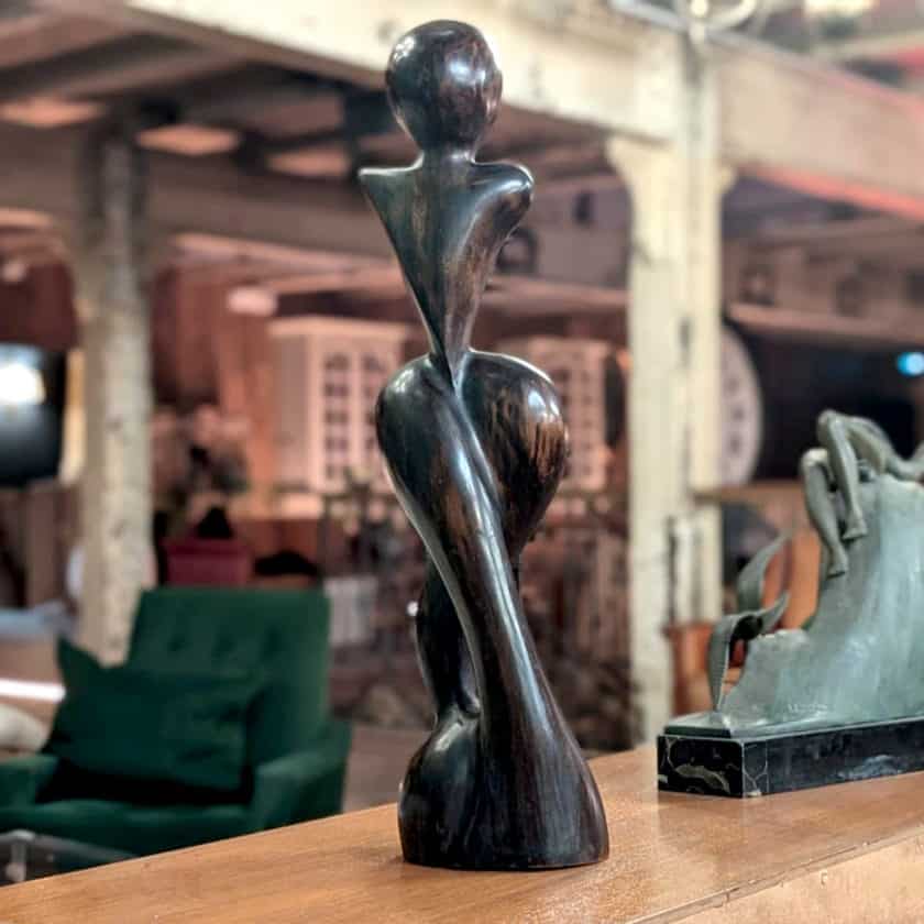 Statue en bois