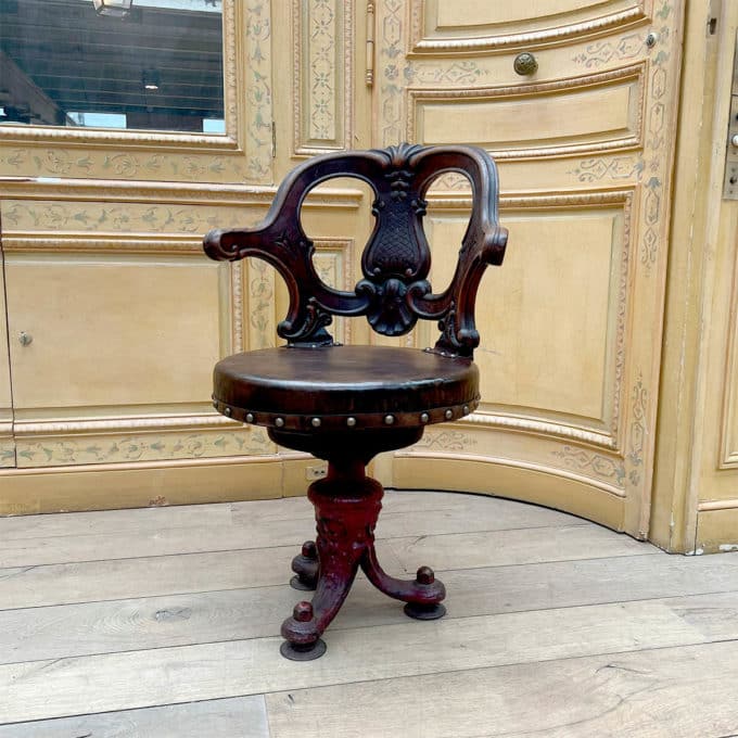 Fauteuil tournant de capitaine de style Louis XV