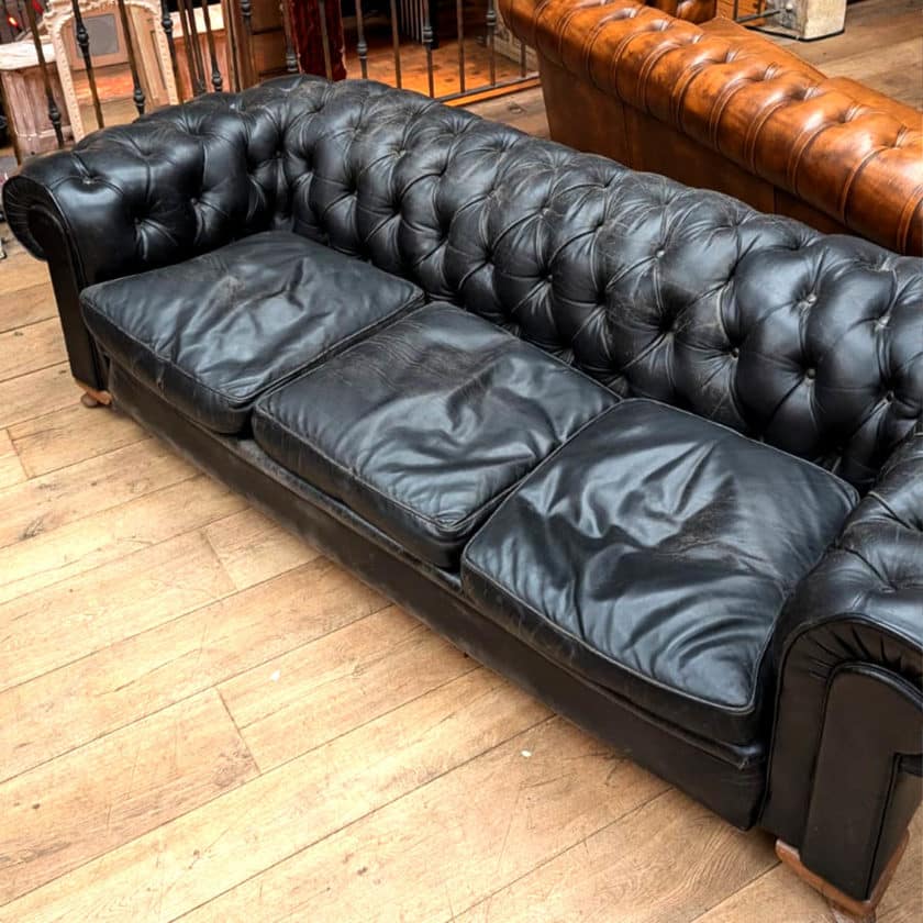 Canapé Chesterfield ancien en cuir noir top