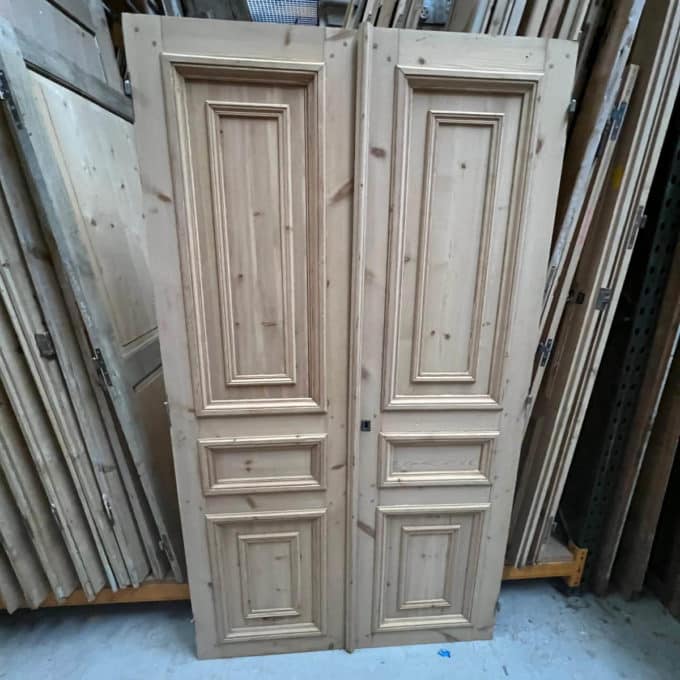 Stripped double cupboard door 122x217cm