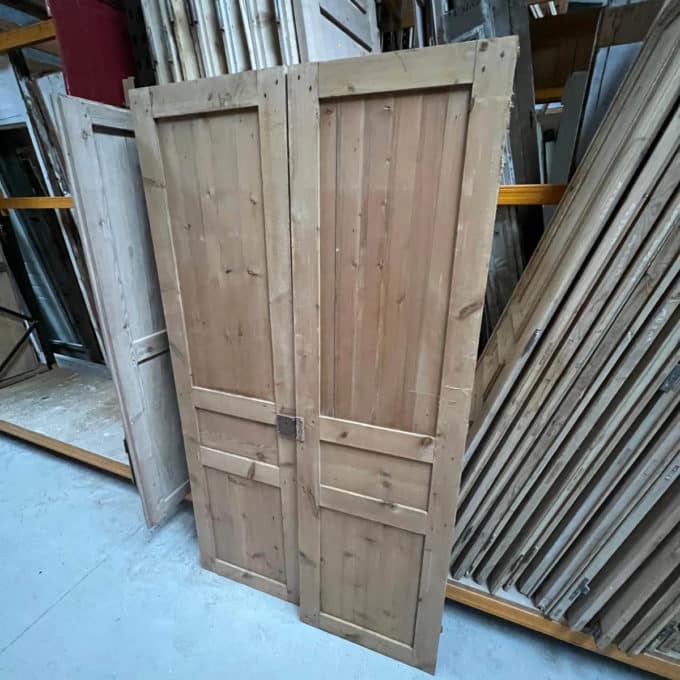 Stripped double cupboard door 122x217cm