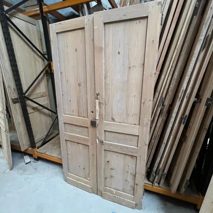 Stripped double cupboard door 125x229cm