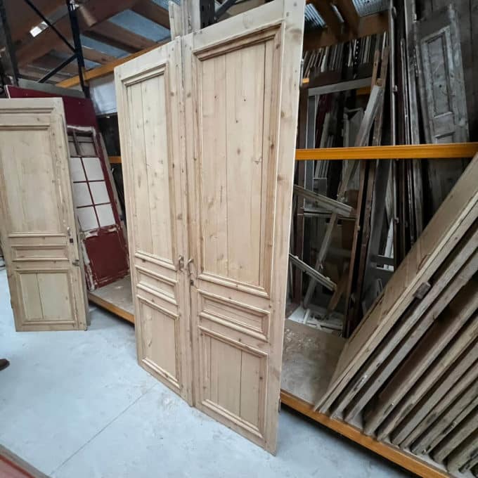 Stripped double cupboard door 141x243cm