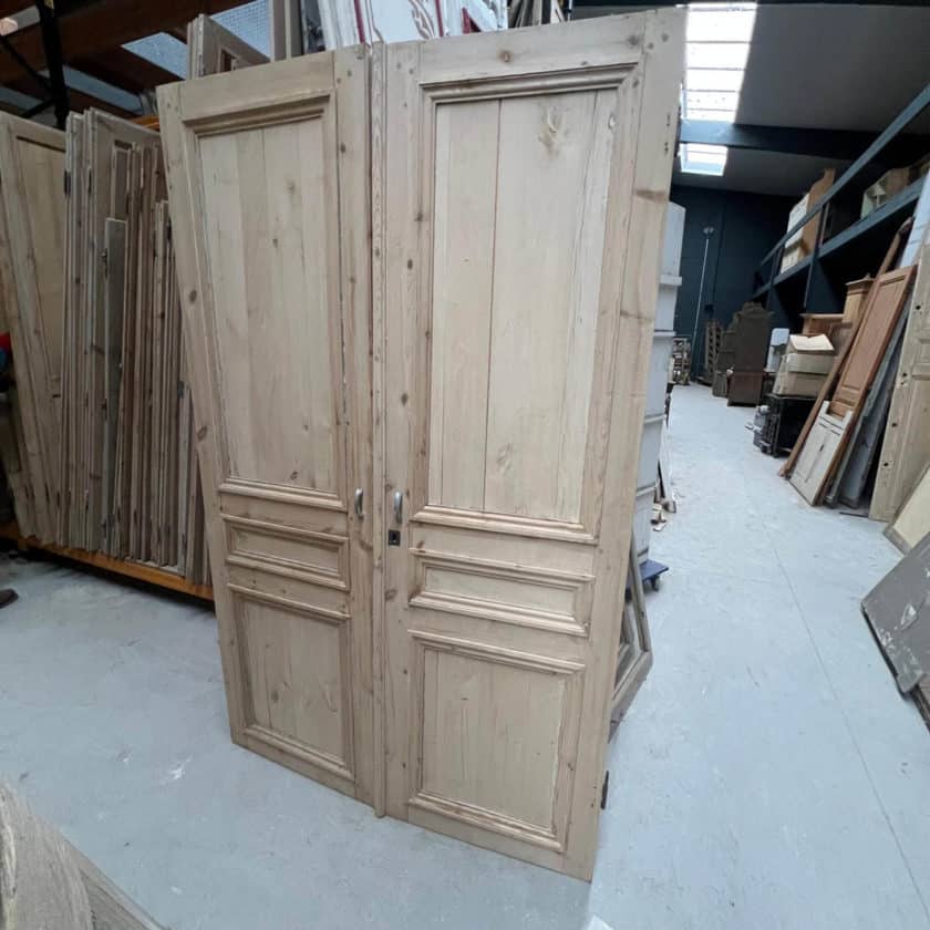 Stripped double cupboard door 142x228cm