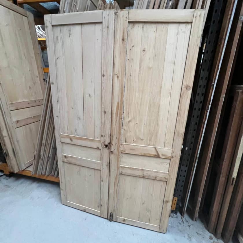 Stripped double cupboard door 142x228cm