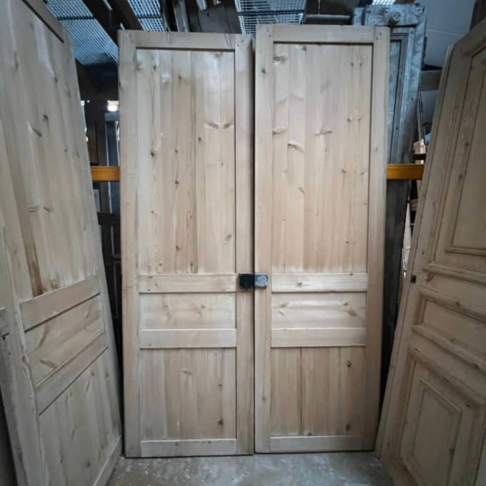 Stripped double cupboard door 145x231cm