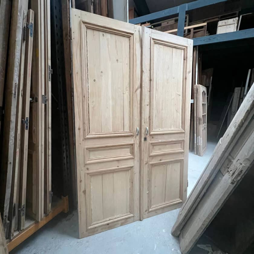 Stripped double cupboard door 147x228cm