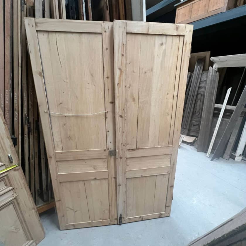 Stripped double cupboard door 147x228cm