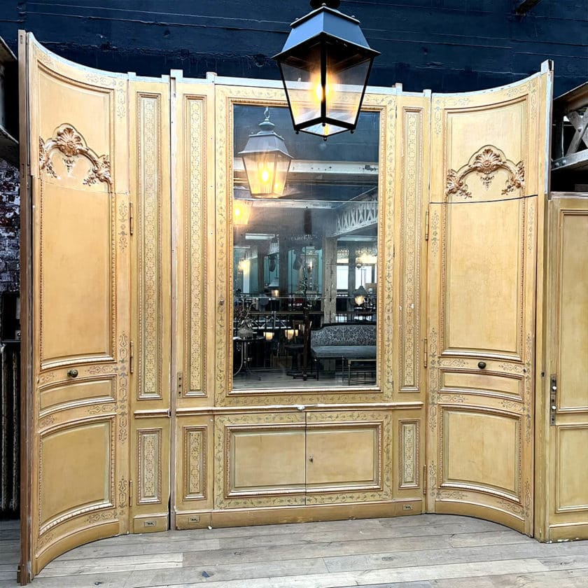 Boiserie en sapin de style Louis XV mirror