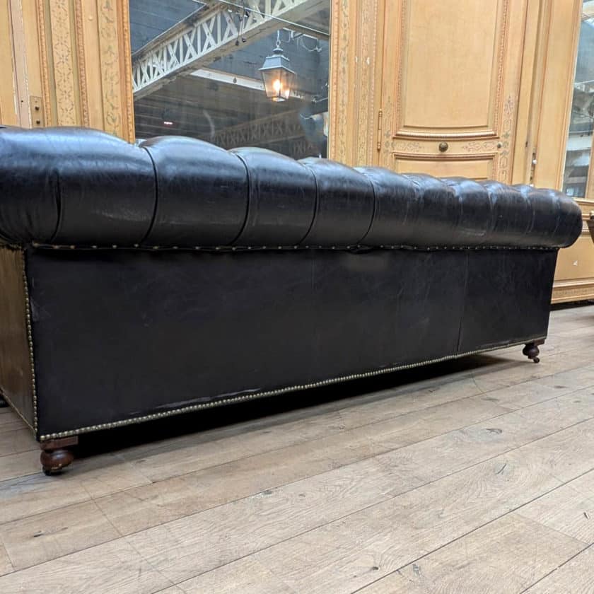 Chesterfield antique black leather back