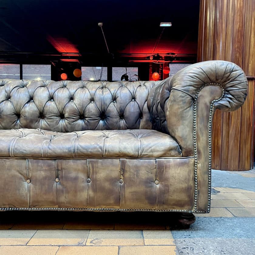 Chesterfield ancien en cuir