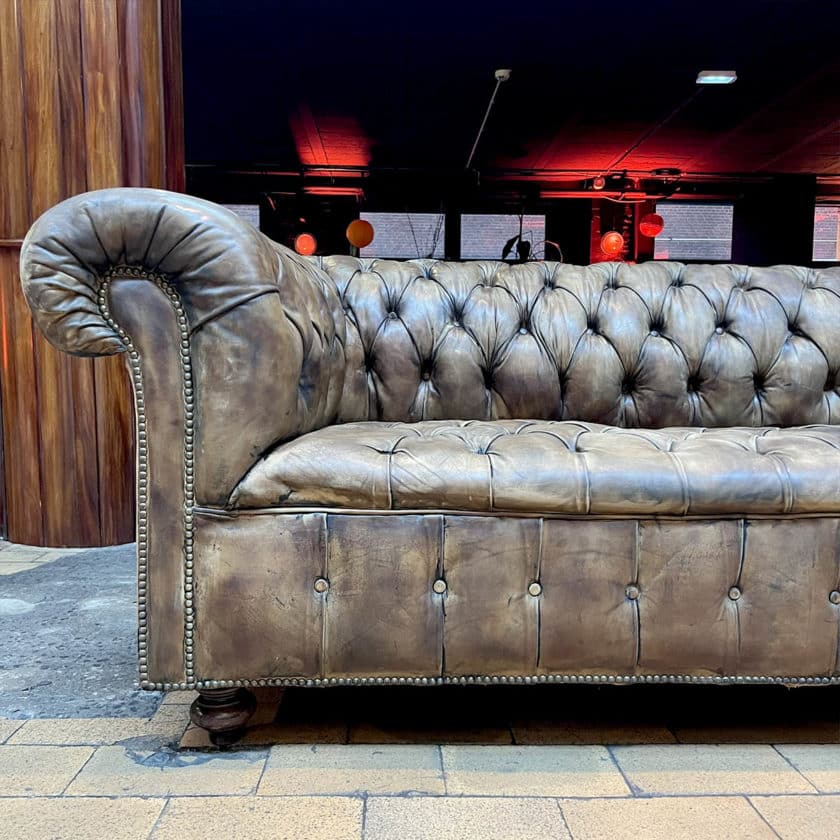 Chesterfield ancien en cuir