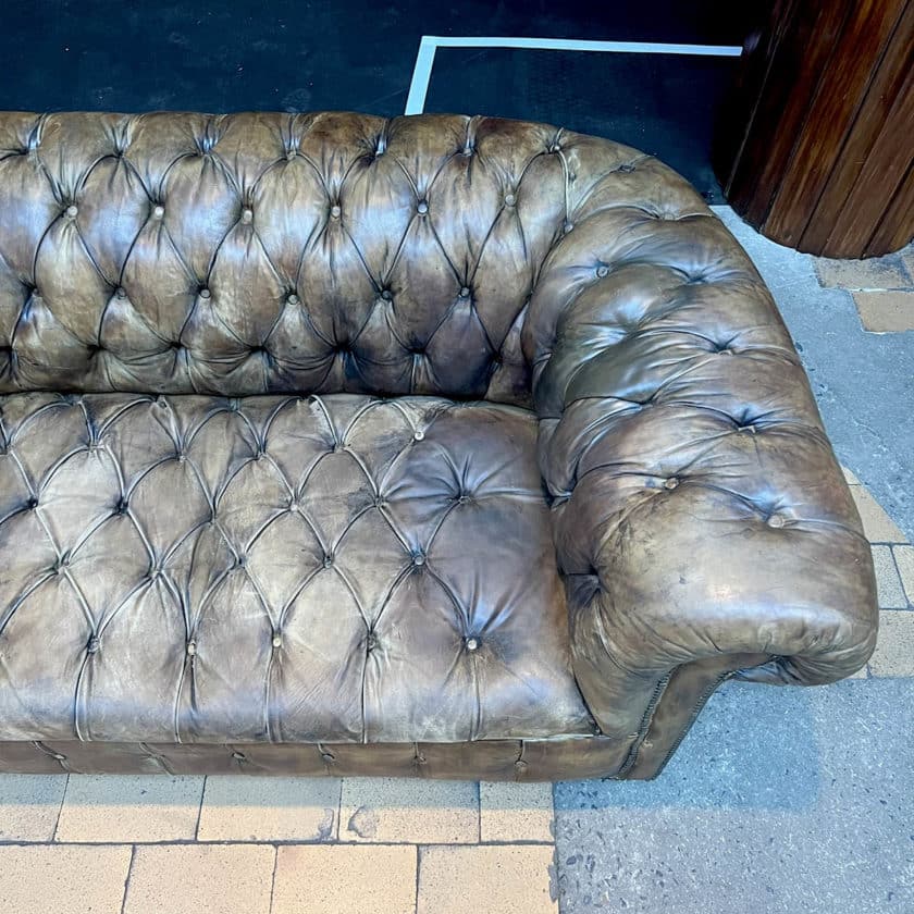 Chesterfield ancien en cuir