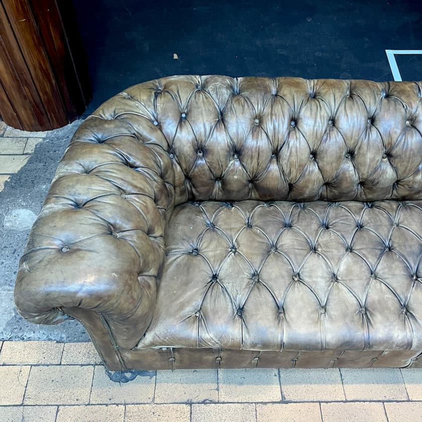 Chesterfield ancien en cuir