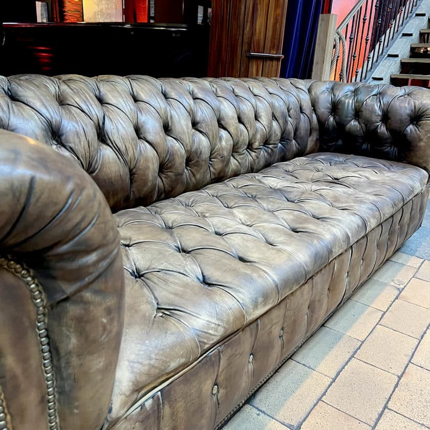 Chesterfield ancien en cuir