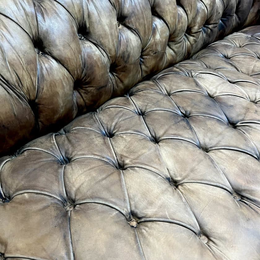 Chesterfield ancien en cuir