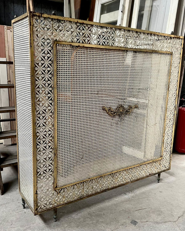 Batch of radiator frames