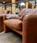 Paire de fauteuils Cassina