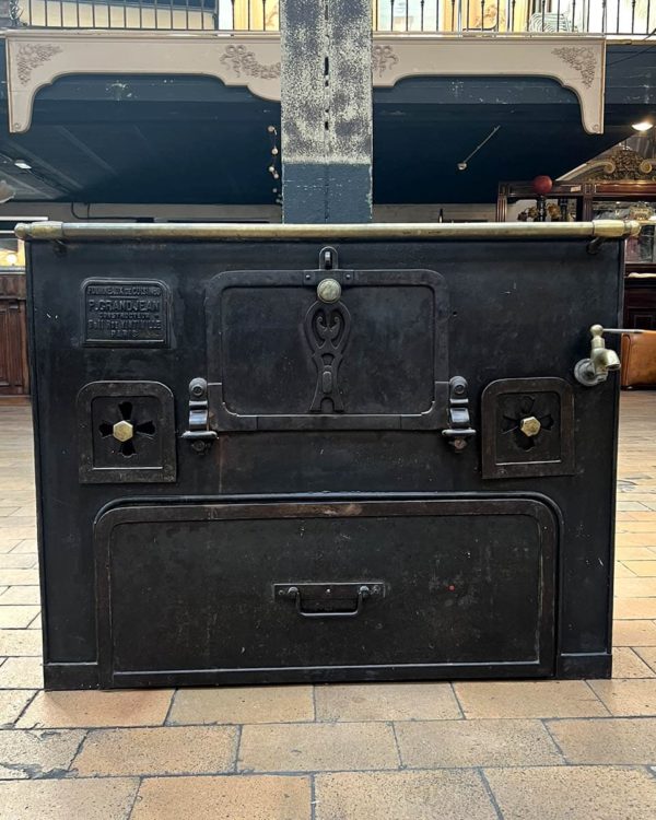 Gas stove with induction hob