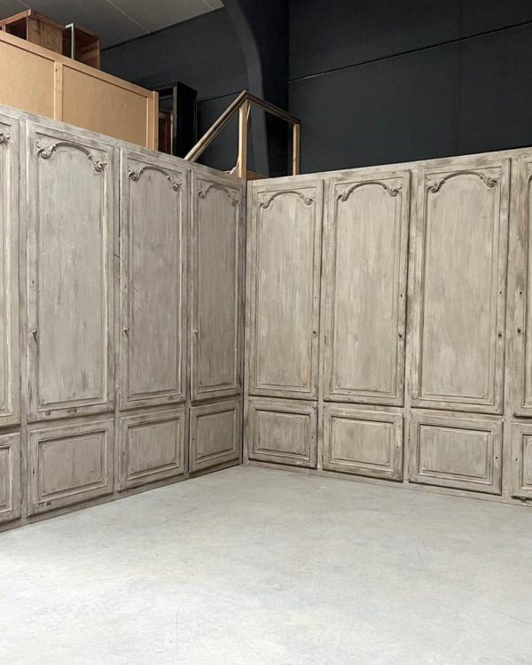 Boiserie façade de rangment de style Louis XV