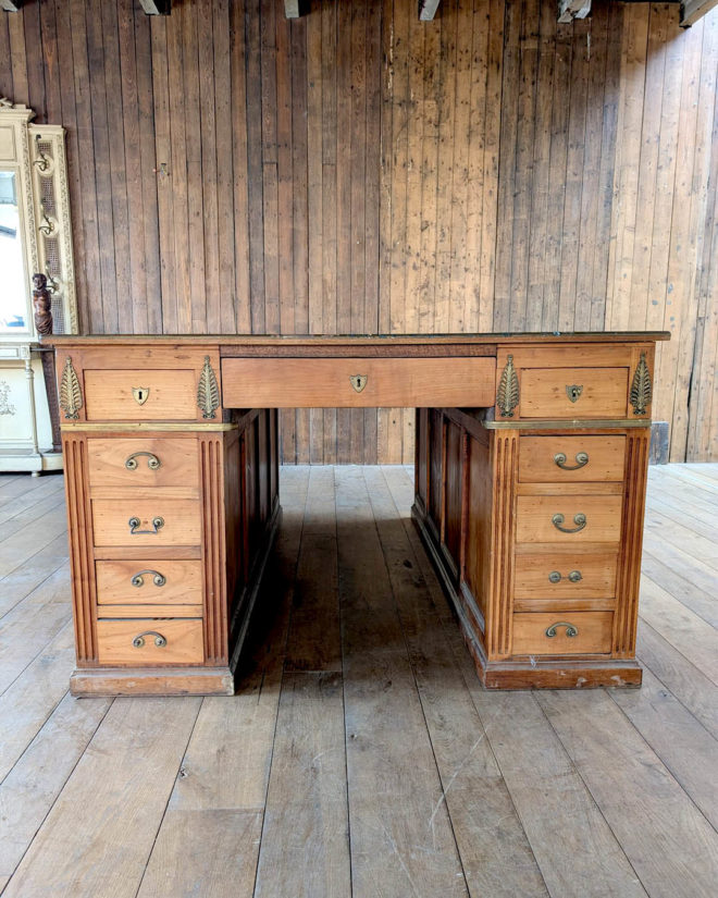 Front notary's office