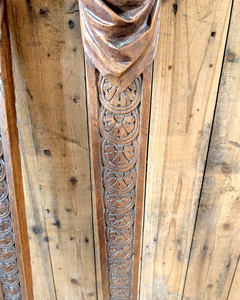 Pair of caryatids in wood details