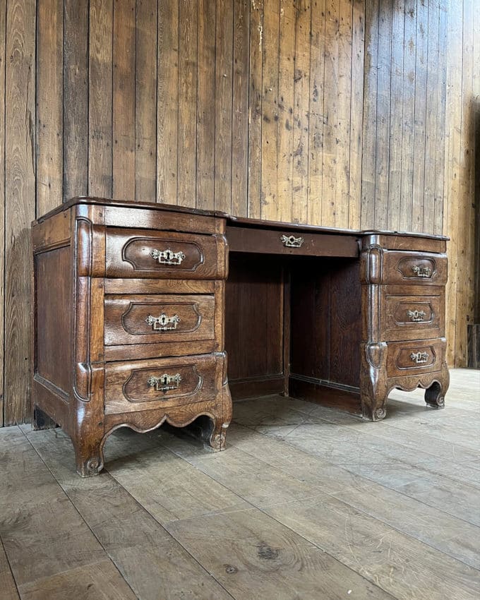 Bureau de style Louis XV en chêne