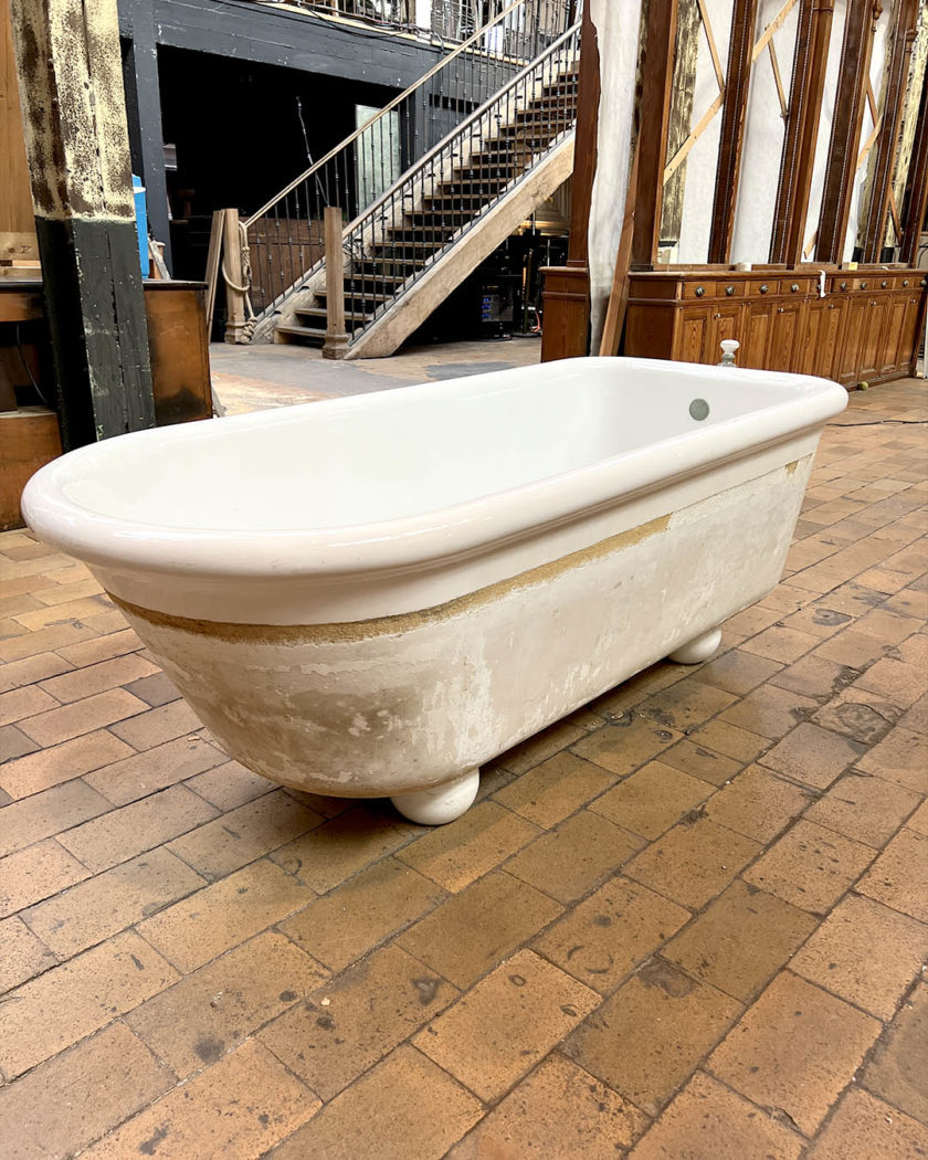 Bathtub on round foot, 1900