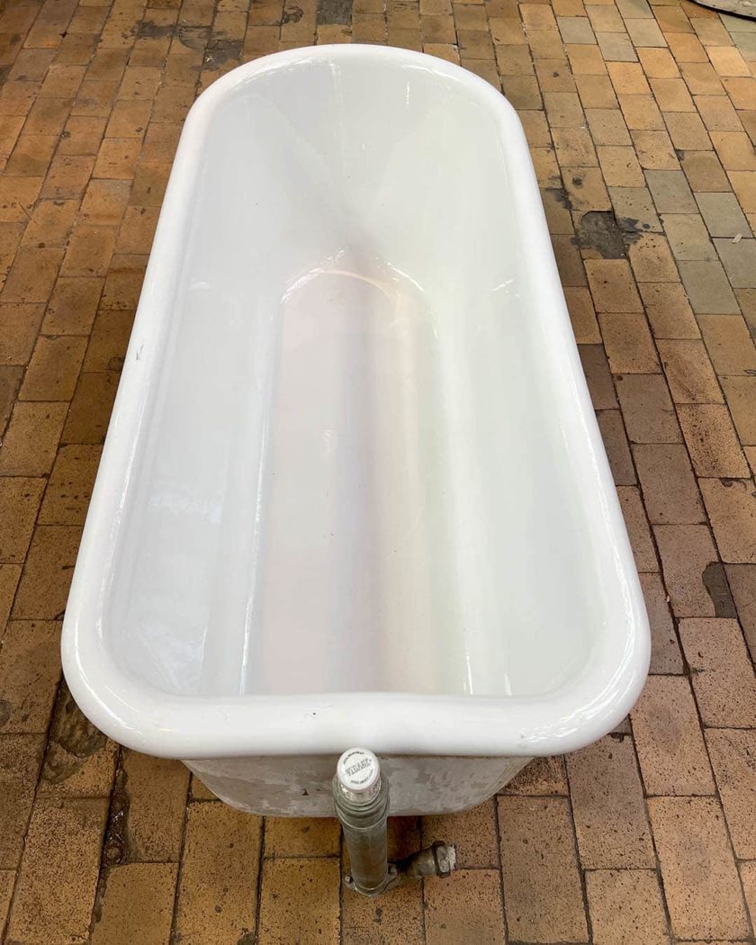 Bathtub on round foot, 1900