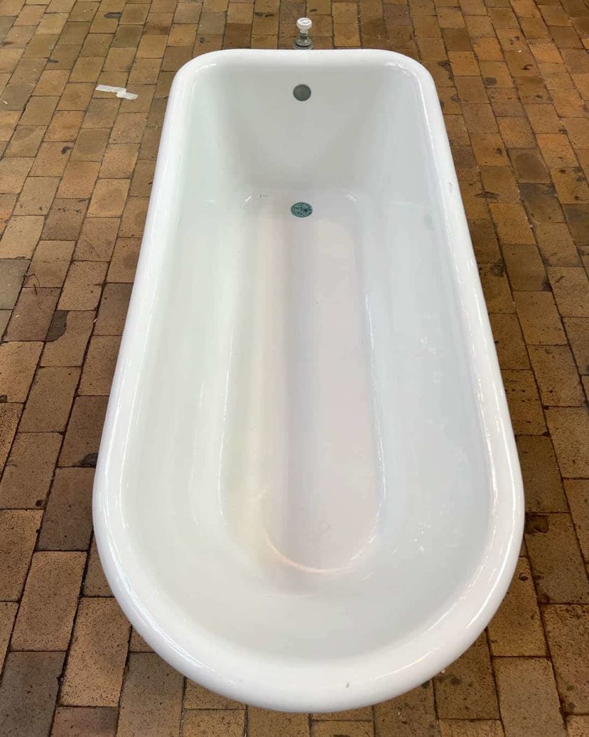 Bathtub on round foot, 1900