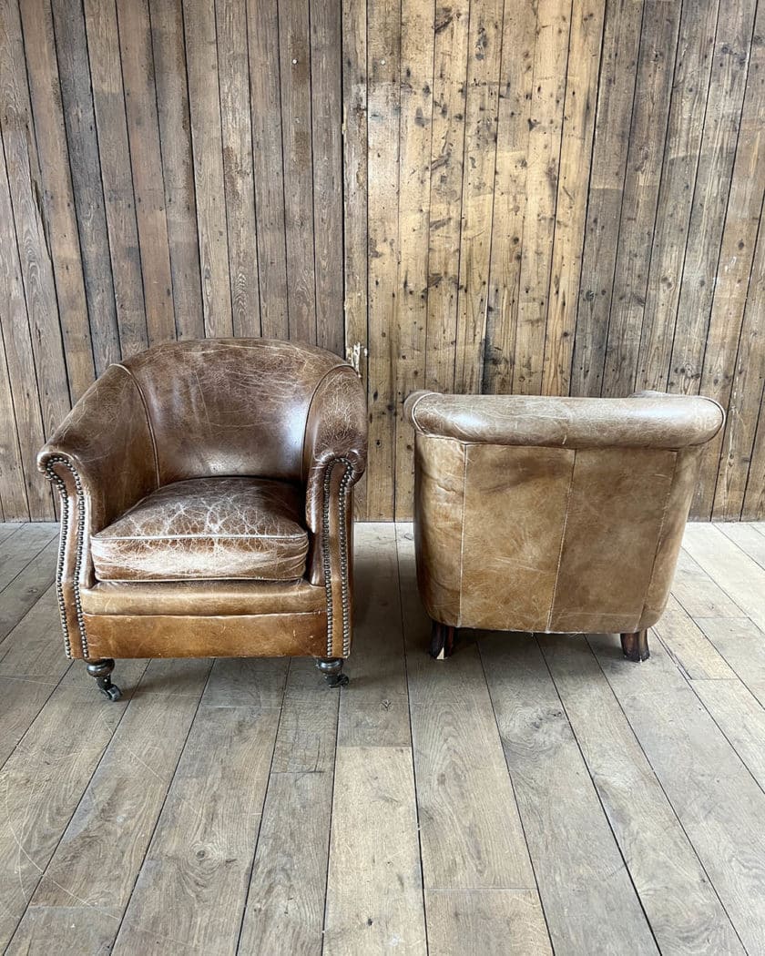 Paire de fauteuil club en cuir