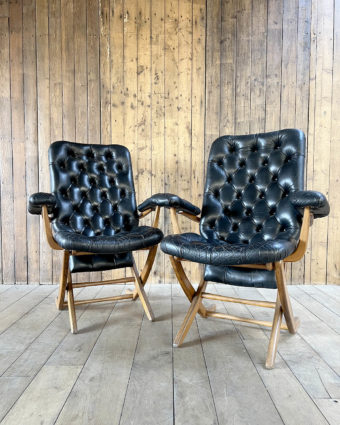 A pair of elegantly designed, comfortable armchairs, perfect for adding a touch of charm and refinement to your home.