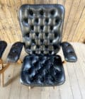 Paire de fauteuils au design élégant et confortable, parfaits pour ajouter une touche de charme et de raffinement à votre intérieur.