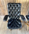 Paire de fauteuils au design élégant et confortable, parfaits pour ajouter une touche de charme et de raffinement à votre intérieur.