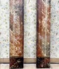 Paires de colonnes de scène en bois peintes en faux marbre et d'après l'Antique