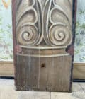 Paires de colonnes de scène en bois peintes en faux marbre et d'après l'Antique.