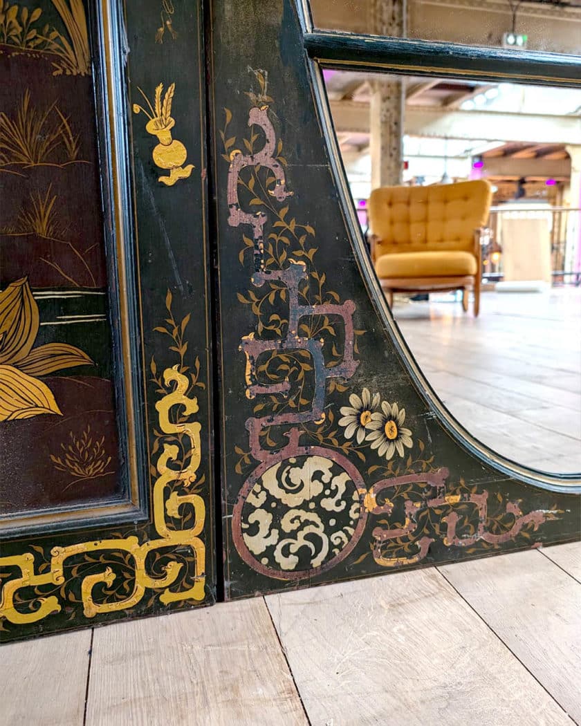 Set of painted panels with down chinoiserie decor